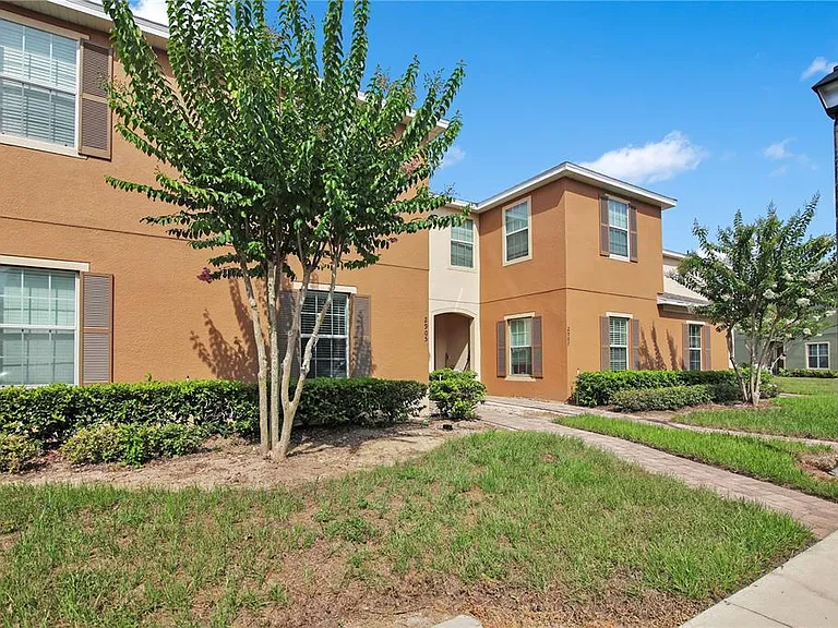 2905 Sunstone Dr — Photo 3