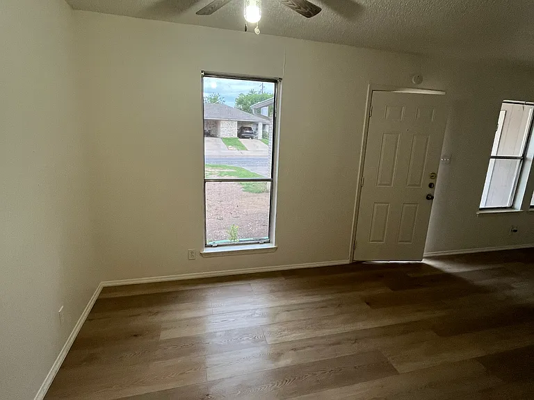 Fieldwood Dr — Photo 9