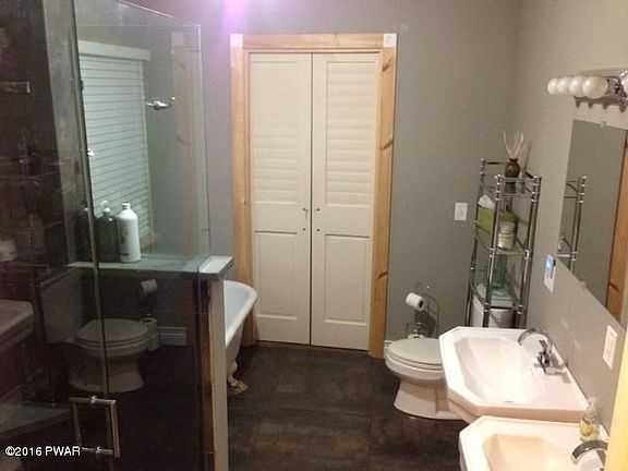 1st Floor Bath