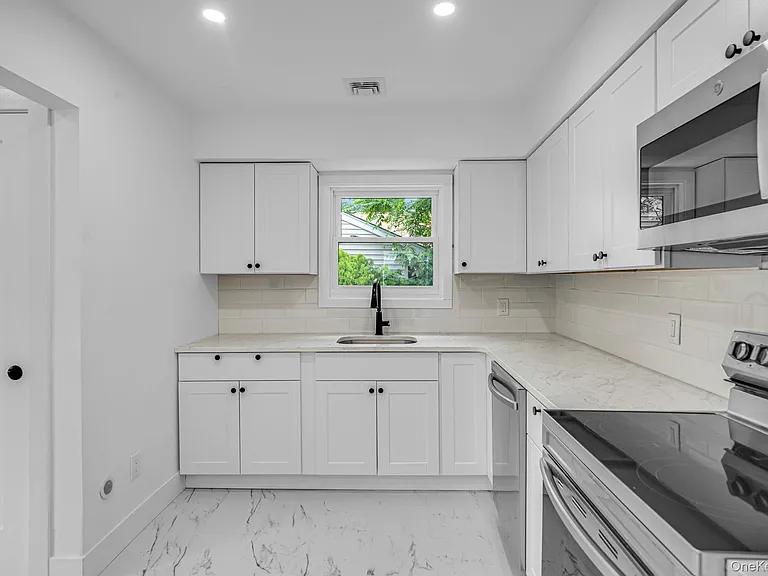 2386 New York Ave #1 — Photo 5