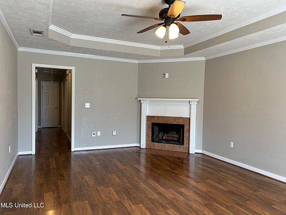 3rd image of 1919 Twin Pine Dr