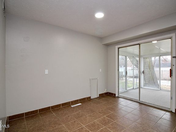 5th image of 2005 Marlow Rd