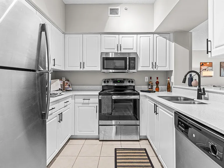 1959 Brandywine Rd #208 — Photo 7