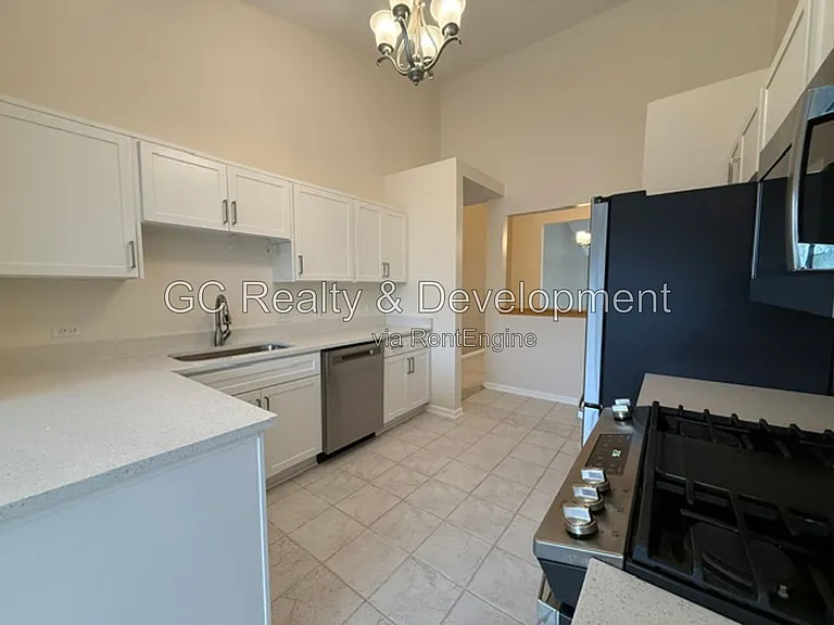 110 Allerton Dr — Photo 2