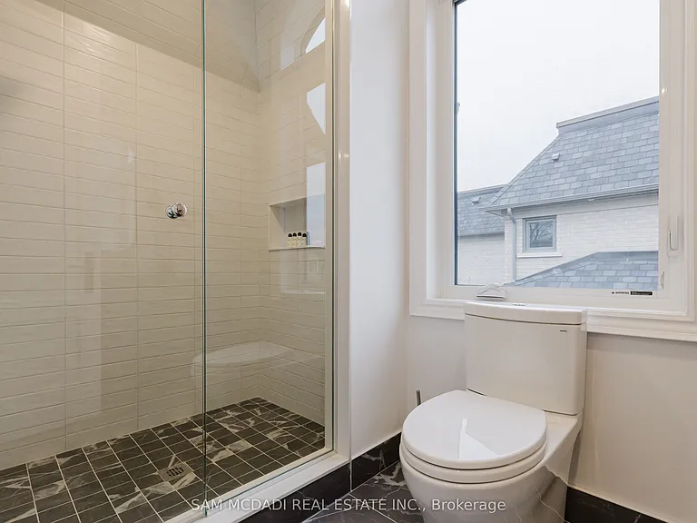 243 Prince George Cres — Photo 39