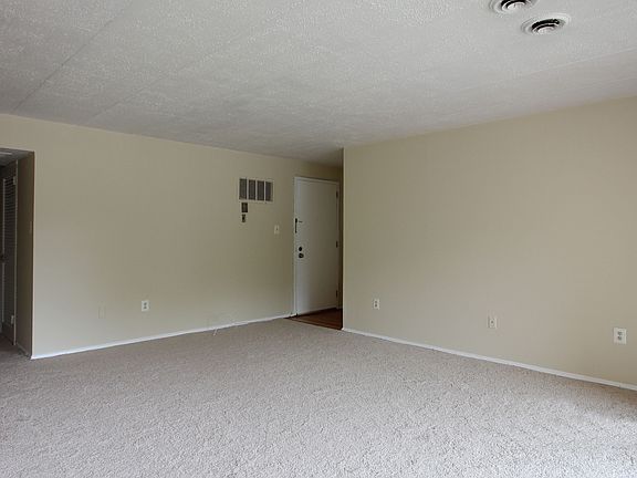 4th image of 2624 Wagon Dr APT 3C