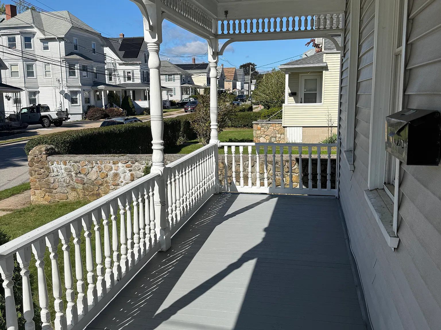3 bed, 1000 sqft, $2,200 — Photo 2