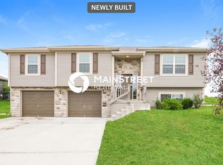 427 Sunflower Dr, Raymore, MO 64083