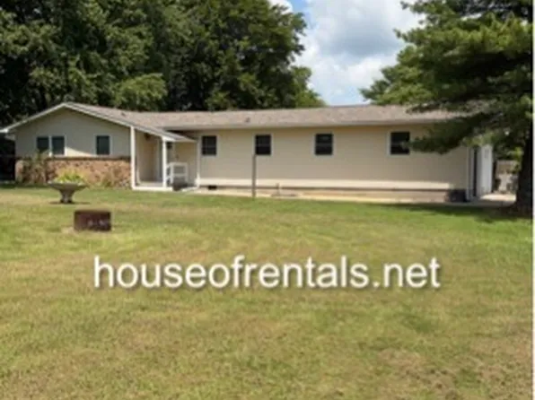1544 Cardinal Rd, Carbondale, IL 62901