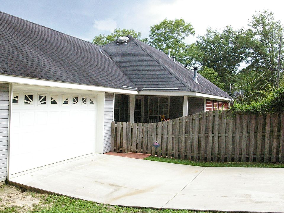 Rear Garage