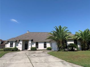 1828 Squirewood Dr W, Harvey, LA 70058