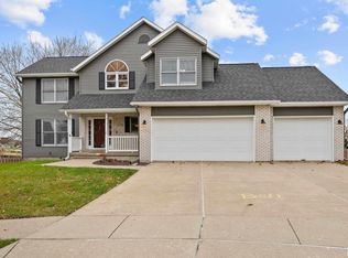 5182 Dove Ct, Bettendorf, IA
