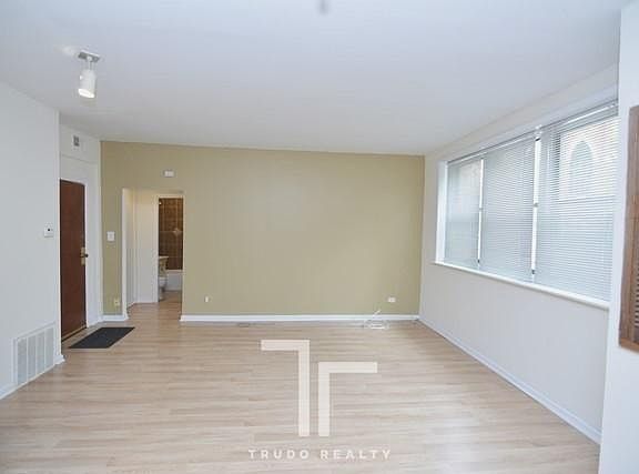 4th image of 1101 W Barry Ave #1103GE