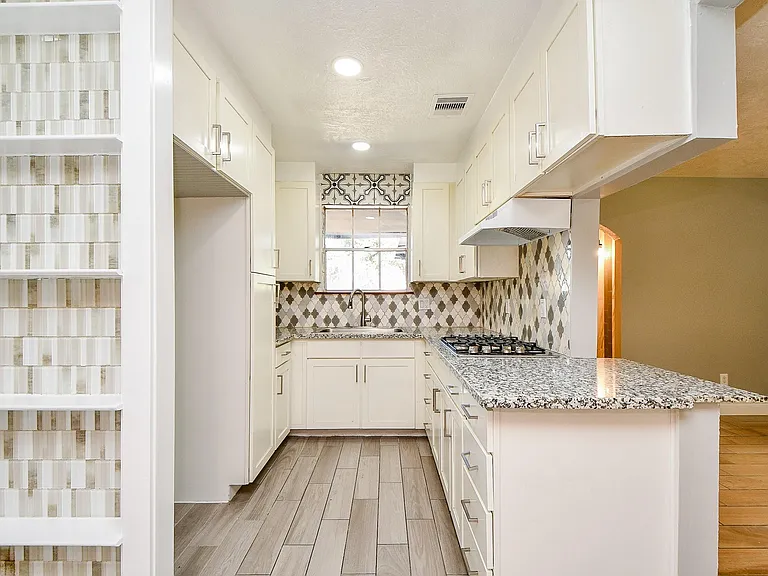 7619 W Gulf Bank Rd — Photo 8