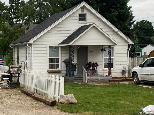 2266 E Scottwood Ave, Burton, MI 48529