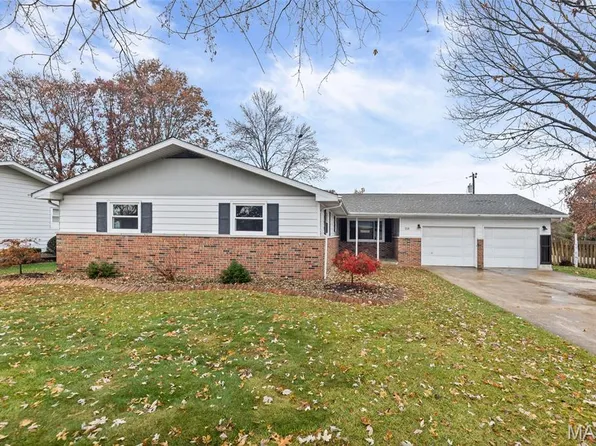 118 Whispering Oaks Dr, Bethalto, IL 62010