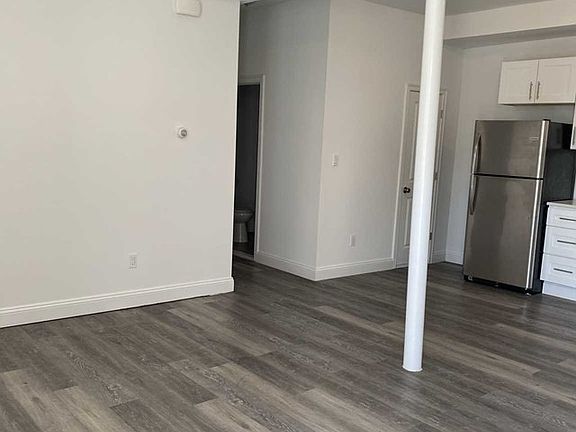 5th image of 570 Fairview Ave APT 16