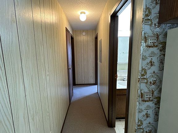 4th image of 204 Center Ave E #9