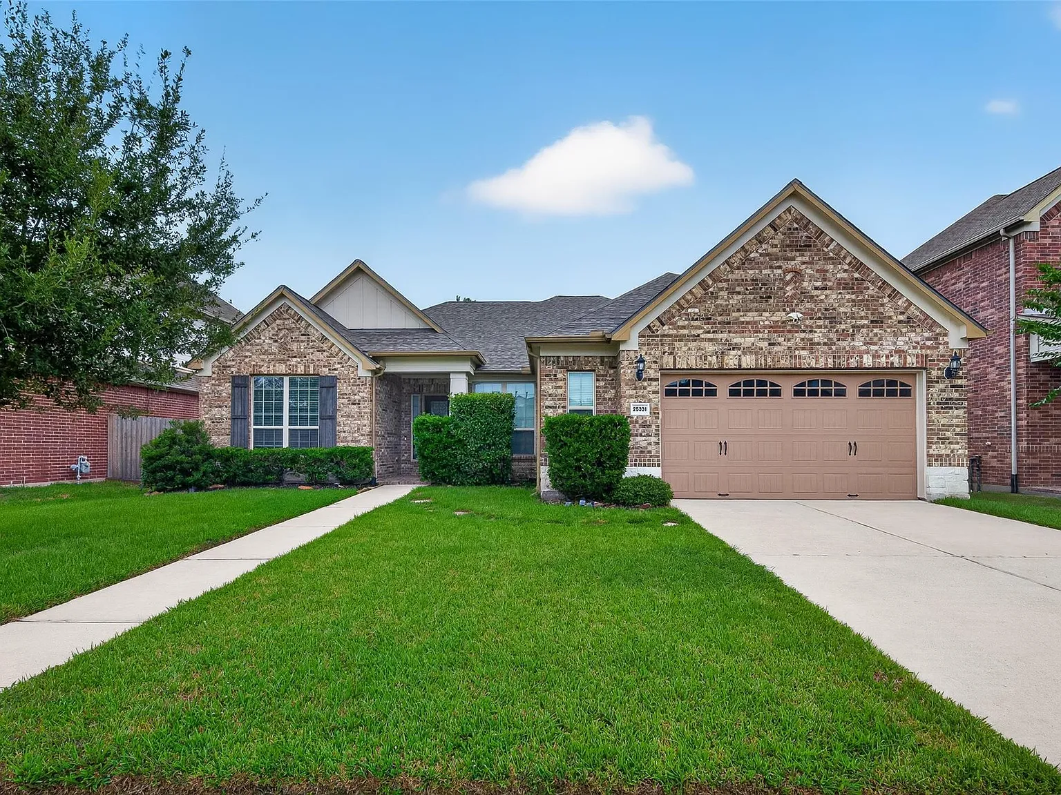 4 bed, 2.5 bath, 2827 sqft, $2,950 — Photo 1
