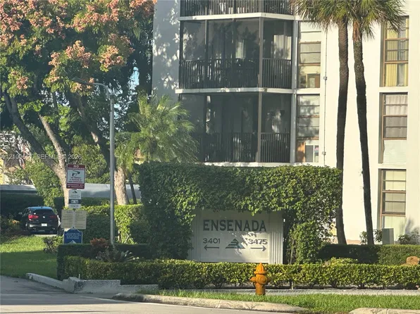 3475 N Country Club Dr APT 319, Aventura, FL 33180