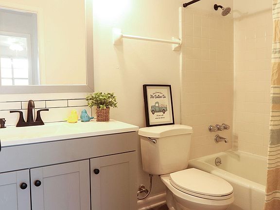 4th image of 601 Colonial Dr APT 7
