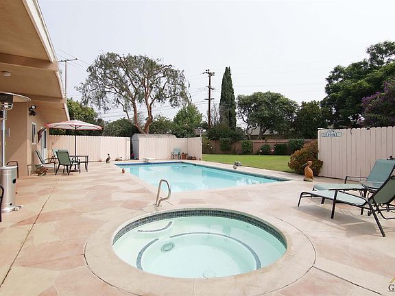 3rd image of 512 N Lucas Dr