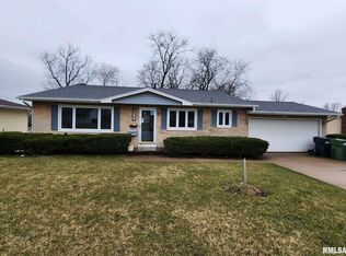 541 Scenic Dr, Clinton, IA 52732