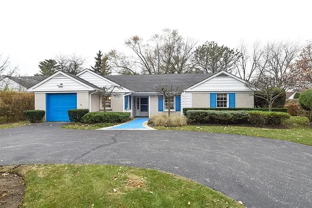 1091 Old Elm Ln photo 1