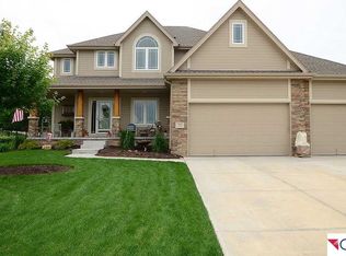 7513 Overview St, Papillion, NE 68046