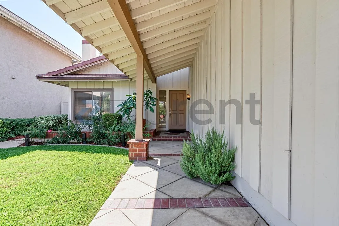 4 bed, 1808 sqft, $5,488 — Photo 4