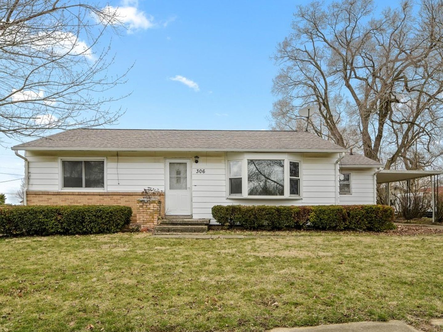 306 W Commercial St, White Heath, IL 61884 Zillow