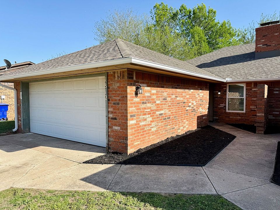 1st image of 1812 Hillcrest Dr