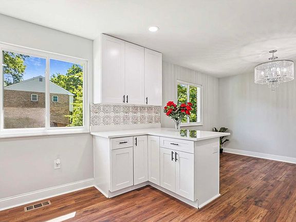 4th image of 7081 Leewood Forest Dr