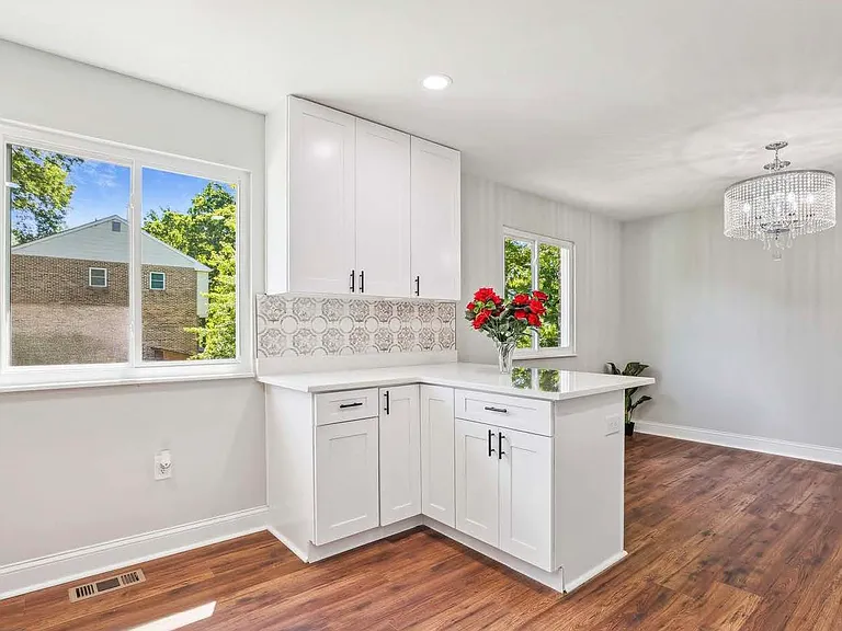 7081 Leewood Forest Dr — Photo 4
