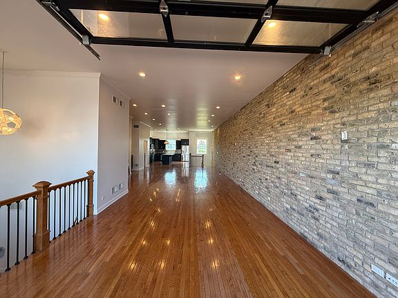 2nd image of 2830 N Lincoln Ave
