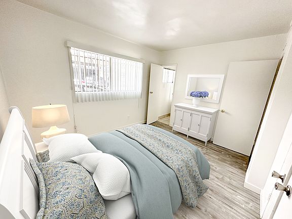 2nd image of 3520 Clarington Ave #2A