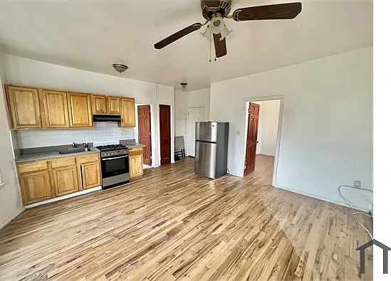 1 bed, 700 sqft, $2,300 — Photo 3