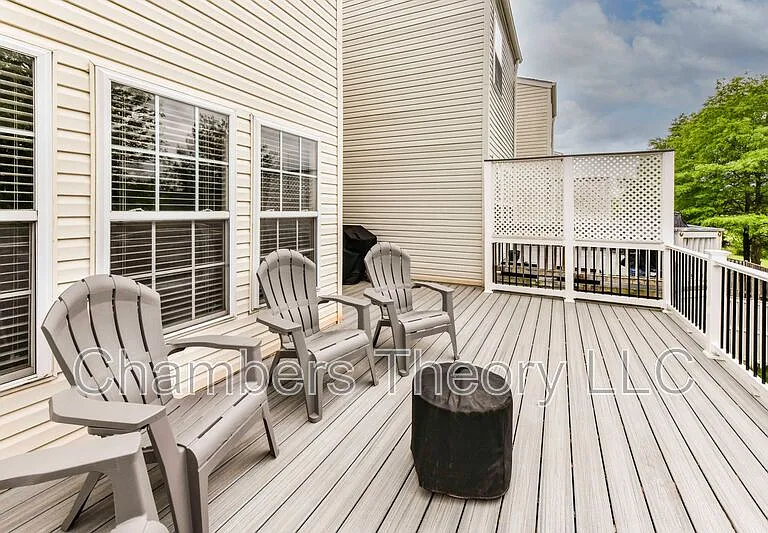 235 Shirley Sq SE — Photo 34