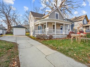 118 S Liberty St, Elgin, IL 60120