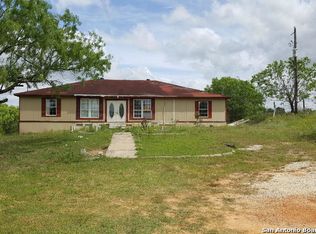 1273 Tejeda Ln, Floresville, TX 78114