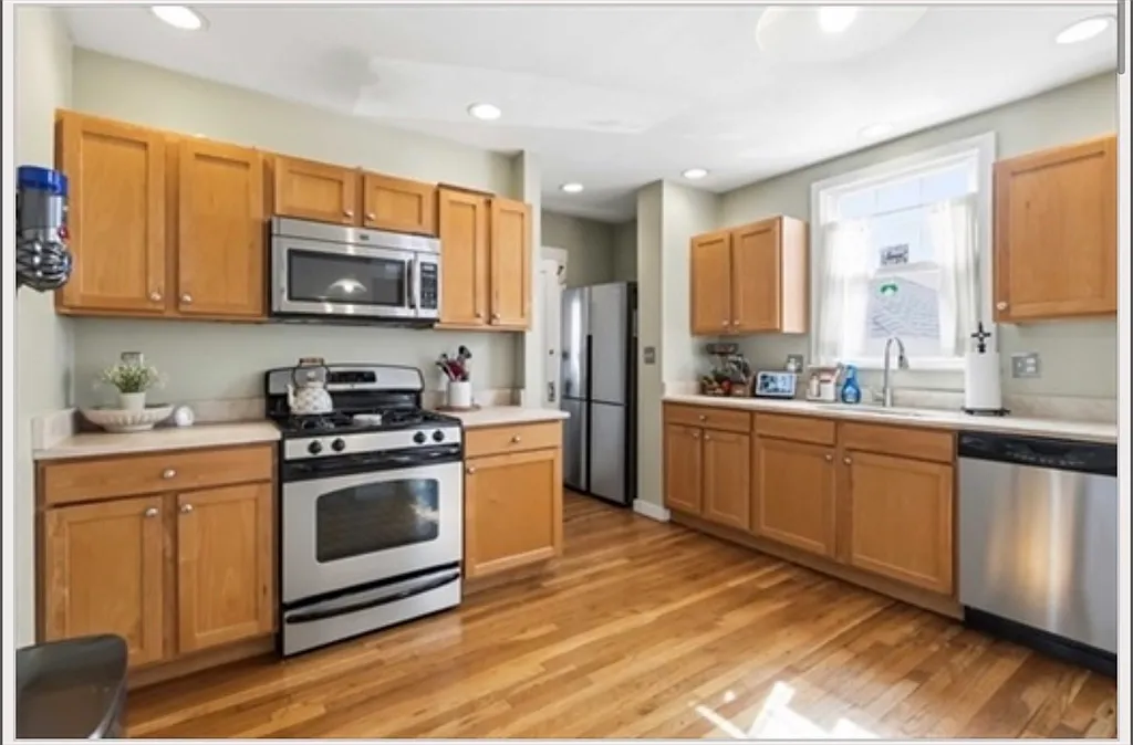 2 bed, 1.0 bath, 1500 sqft, $3,800 — Photo 2