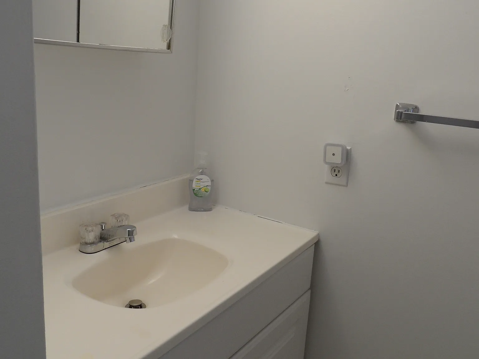 2 bed, 780 sqft, $1,750 — Photo 2