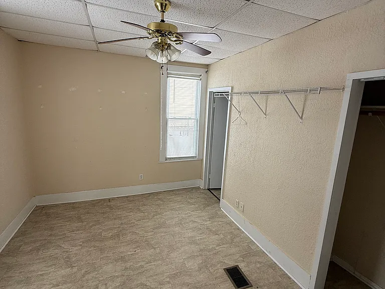 230 N Woodlawn St — Photo 5