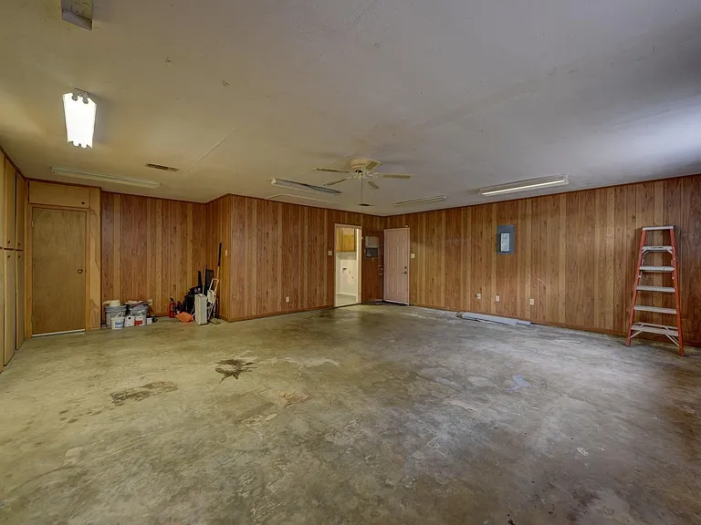 915 Farmers Rd — Photo 3