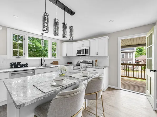 37 Bridge St, Monson, MA 01057