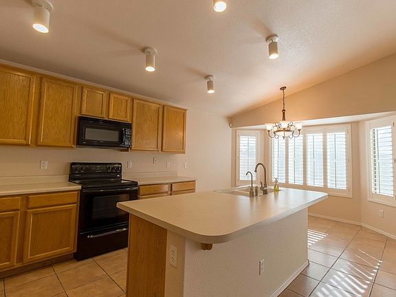 5th image of 1429 W Lark Dr