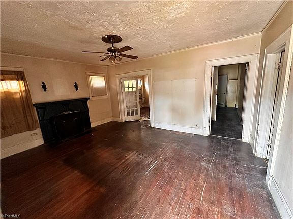 5th image of 805 Ross Ave