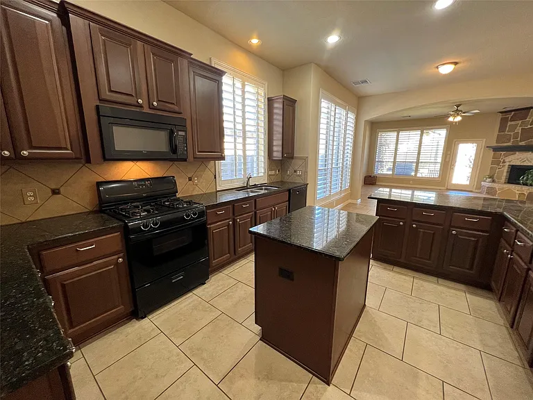 5503 Baby Blue Ln — Photo 11