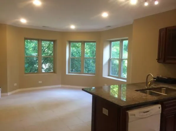 2726 W Lunt Ave APT 3W, Chicago, IL 60645