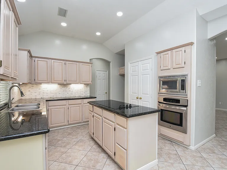 202 W Sterling Pond Cir — Photo 5
